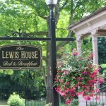 The Lewis House Bed & Breakfast - Gallery Image 2
